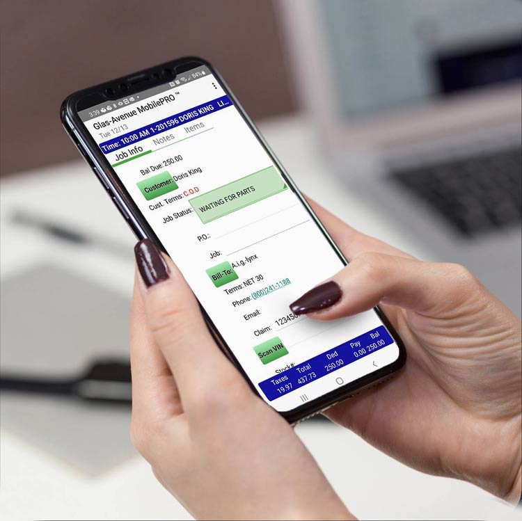 Person using Mainstreet™'s Glas-Avenue MobilePRO™ tech app