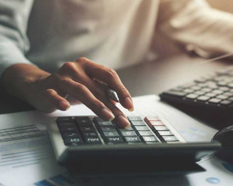 An auto glass shop employee keeping track of accounting  and expenses using Glas-Avenue™ software